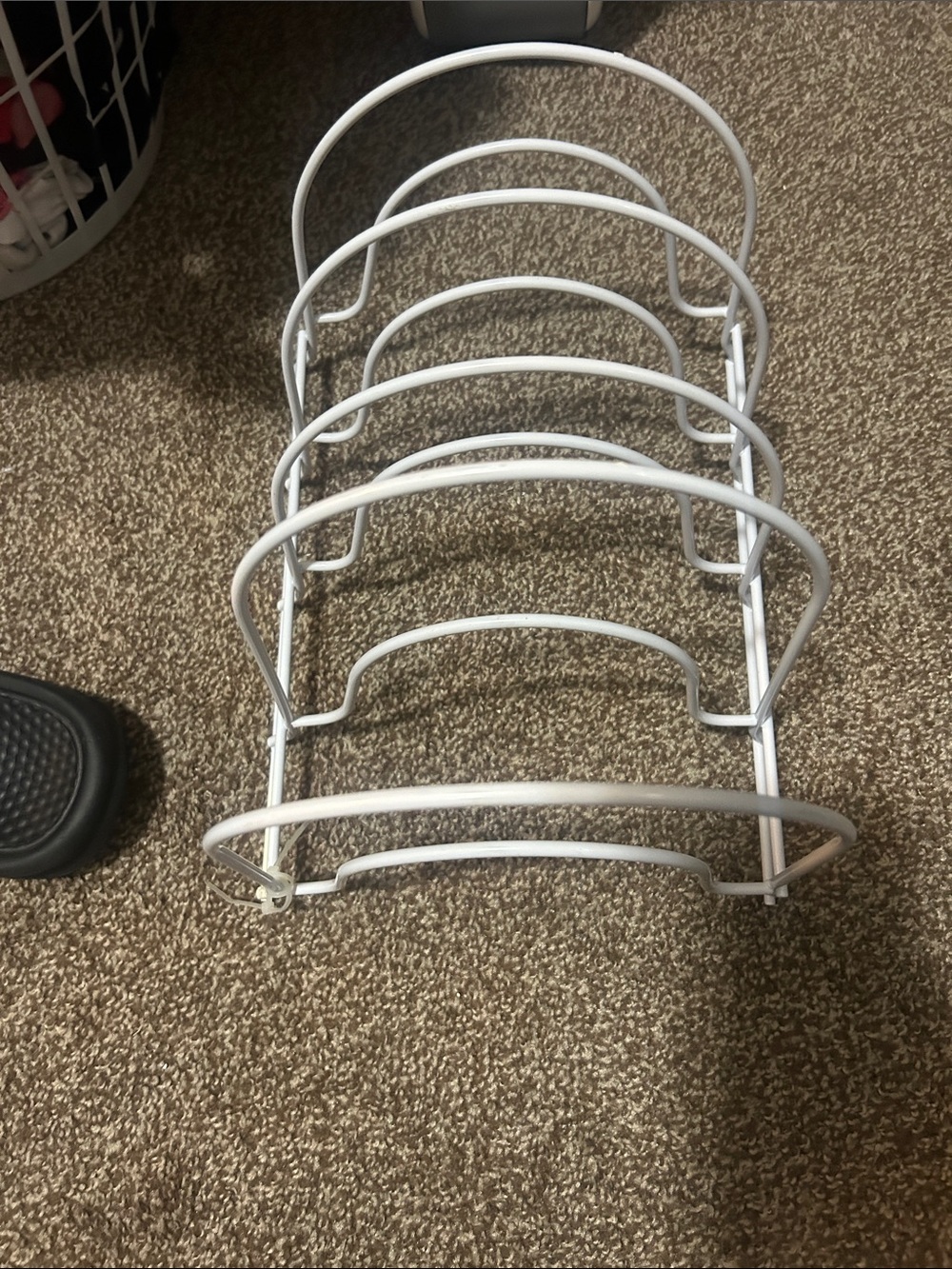 White Metal Plate Organizer Rack